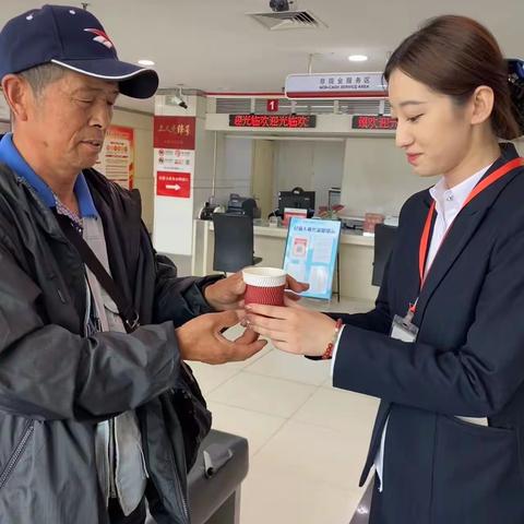 【工行好服务】青泥营业部五一假期服务“不断档”