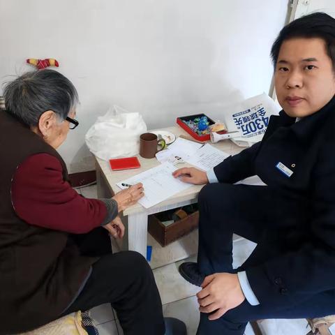 上门办理解难题， ‍让适老服务更有爱
