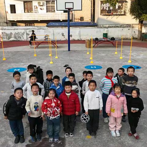 2025年秋朝阳学校无人机社团结课啦！