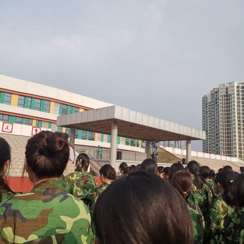 苦练军事技能，共抒报国情怀