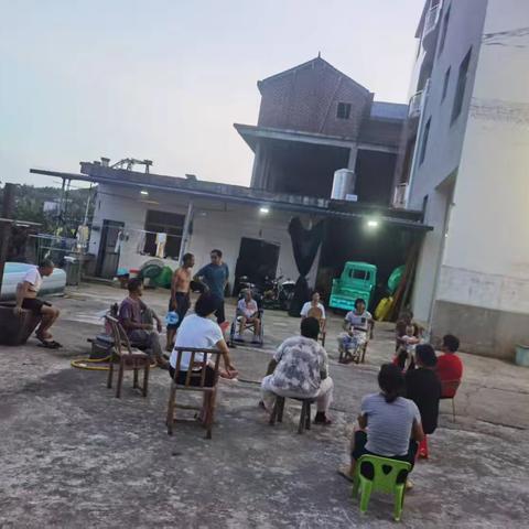 夜访夜办：反诈和用电安全宣传