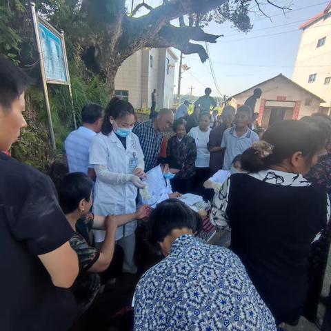 乡村义诊送健康 贴心服务护民生