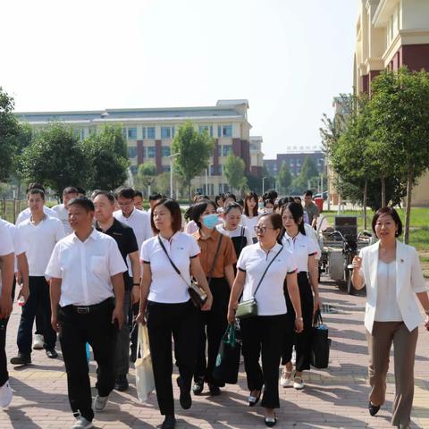 “服务从心开始 优雅逐梦前行”——石家庄旅游学校党总支联合石家庄市机关事务管理局政务礼仪培训服务活动