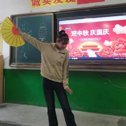 “童心迎国庆  圆梦向未来”——石潭明德小学为祖国母亲献礼