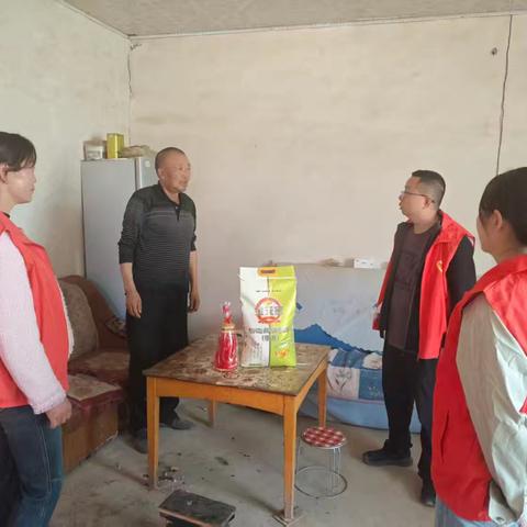 【昌宁镇兴安村】双节慰问活动暖人心