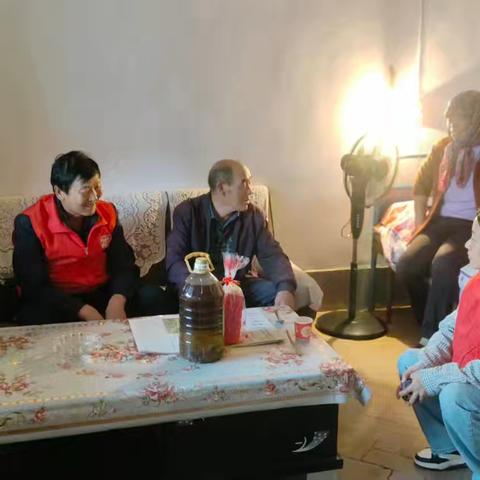 【昌宁镇中胜村】开展中秋国庆慰问活动