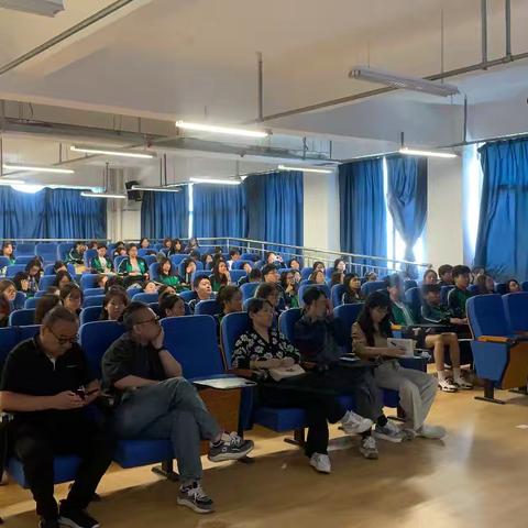 《让绘画成为习惯一一我的写生日课》讲座