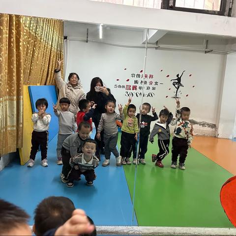 蓝天幼儿园中三班一周回顾🎈🎈 爱上幼儿园，快乐每一天