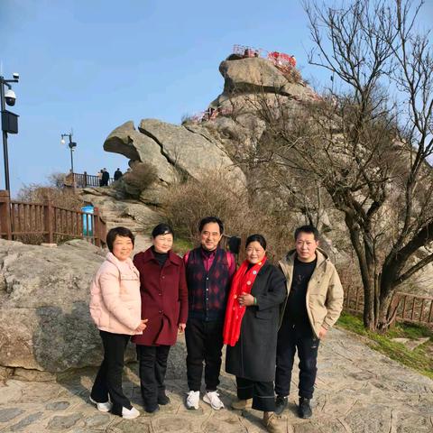 浮生半日闲，青山共此时 ------丙午新春姊妹五人游鸡公山