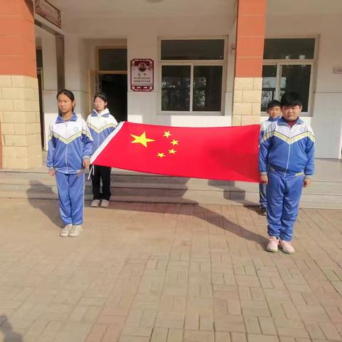 新区小学周一升旗仪式活动纪实