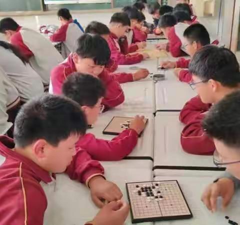 乐在“棋”中， “棋”乐融融——蒙阳新星学校七年级玲珑五子棋社团