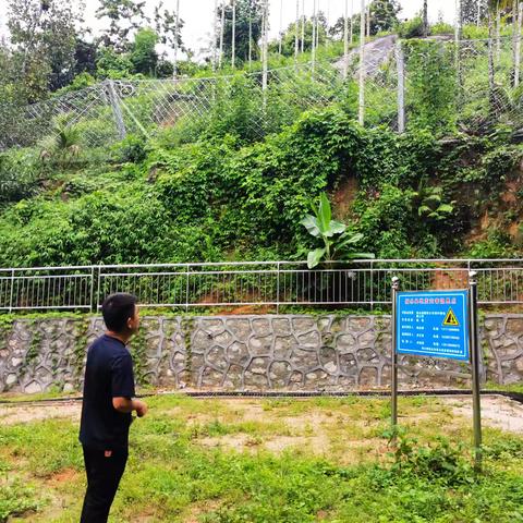 雨天巡查不停歇，隐患排查保平安—群英乡积极开展地质灾害巡查工作