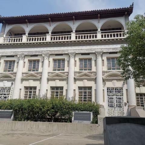 引领促成长，且行且思共芬芳