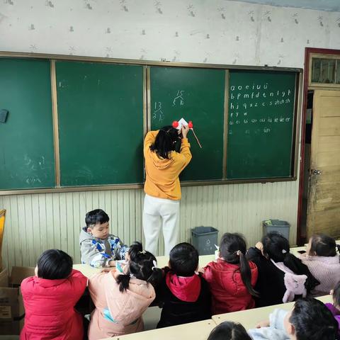 大二班画画日记（风筝💐）