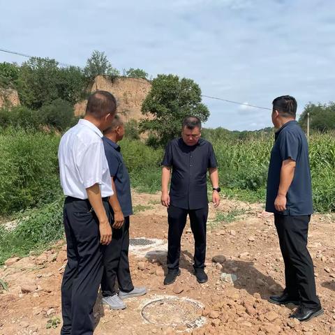 人大代表深入一线 实地把脉农村污水处理项目建设