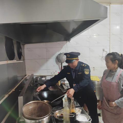 七坊镇：用实际行动筑牢餐饮行业的安全环保“双屏障”