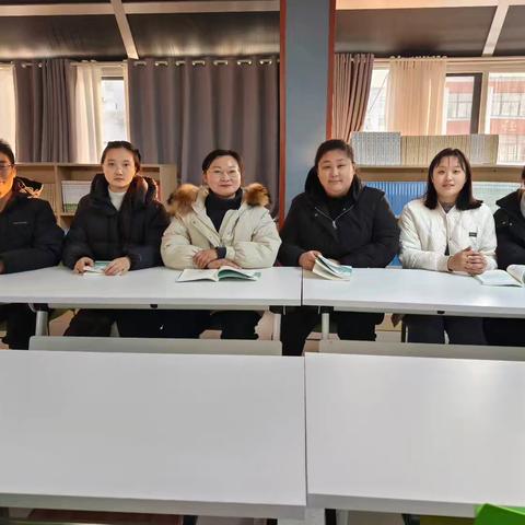 捧一卷书香•阅一路成长 ——市中区建设路小学五年级数学组读书分享活动