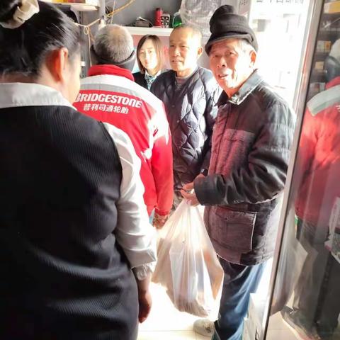 伊旗京典家园营业所联合红海子家园站点组织开展“日常生活用品换购”主题活动