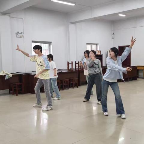 以舞为笔，绘就青春《World of Roses》