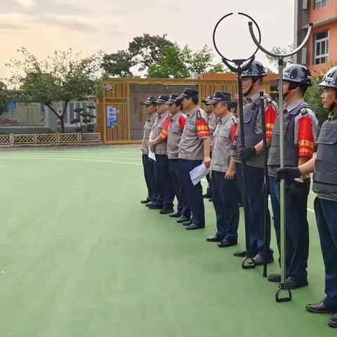 碑林区保安服务公司东关南街大队，在开学之际对本大队所有校园安保人员进行岗位培训及突发事件处置演练