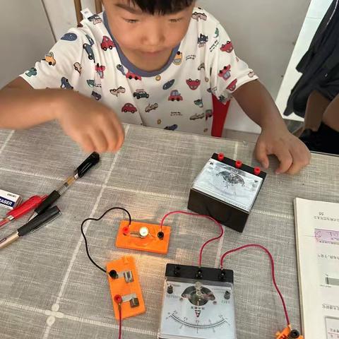 开展科学探究，从小崇尚科学--记亳州市第一小学假期实践活动。