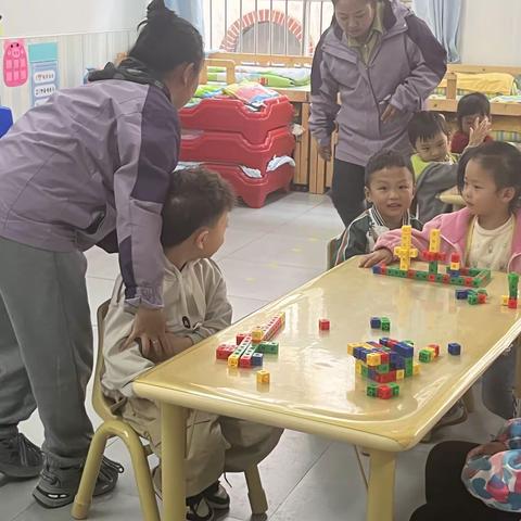 蒙自市育新幼儿园 “食”字路口，坚守安全———《食物中毒应急演练》