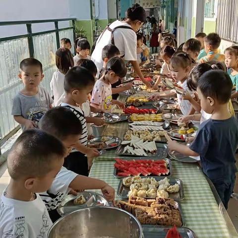 美味自助，欢乐共享——南宁市江南区第一幼第三分园幼儿园自助餐