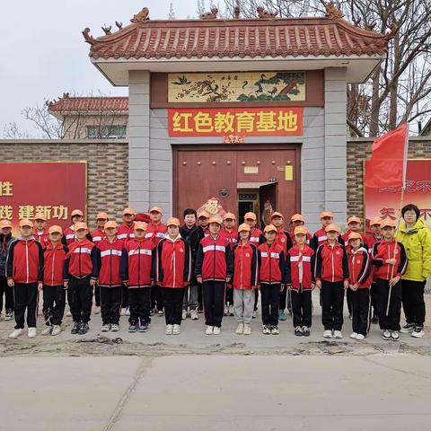 仵龙堂乡中卷子学校参观红色教育基地