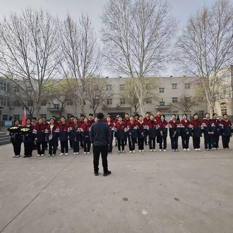 “缅怀革命先烈， 弘扬民族精神”——回郭镇第二初级中学开展明山寨清明祭英烈活动