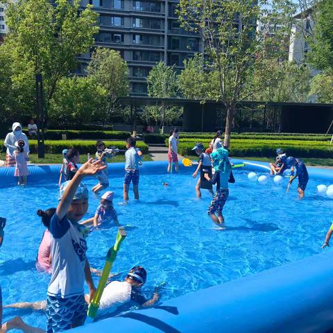 幸福里社区“泳池大作战” ﻿萌娃嗨翻全场