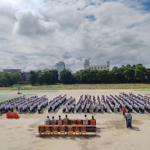 贺州市八步区桂岭中学军训第一天