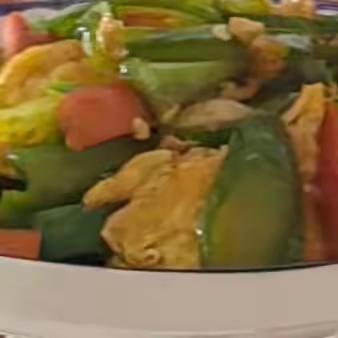 美食周记一火腿肠辣椒炒鸡蛋