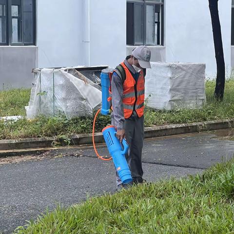 三亚市天涯区住房和城乡建设局和爱卫办在槟榔村和西水东调项目工地开展登革热检查防控工作简报