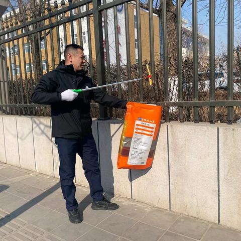 辉南县第六中学：教师志愿服务在行动 洁净校园共守护