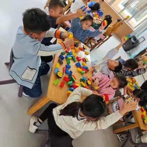 今日大2班乐高活动课分享。