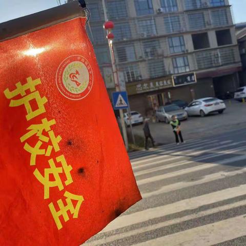 爱莲乡交警，护道路安全！ ——记住这道最美的风景线