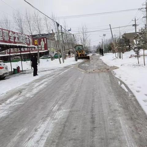 牌坊镇：抗冰除雪保畅通  护好平安回家路