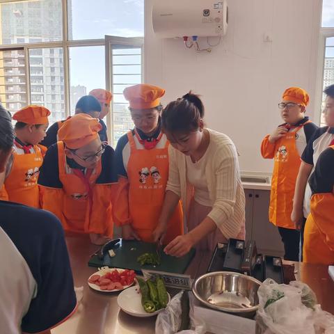 新学期的第一次烹饪课！临河三小，六二班香宛妮