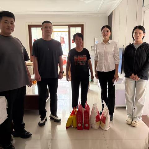 金都社区开展“浓情迎中秋 慰问暖人心” 走访慰问活动