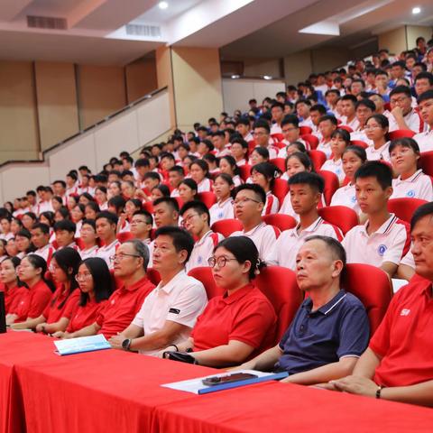 “启航新征程，逐梦向未来”——上海师范大学附属琼海中学高一学生大会圆满召开