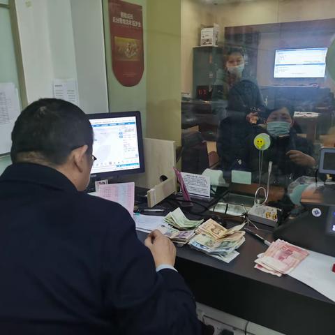 建行蚌埠车站支行积极开展整治拒收人民币现金宣传