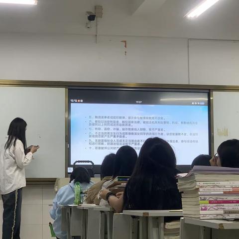 幼教大专50班“严禁打架，对暴力说NO”主题班会