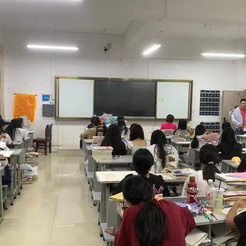 幼教大专50班主题班会“树立正确的择业观和就业观”