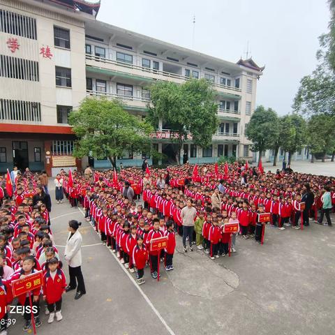 “喜迎74周年建队日、争做新时代好少年”红旗小学主题教育活动升旗仪式