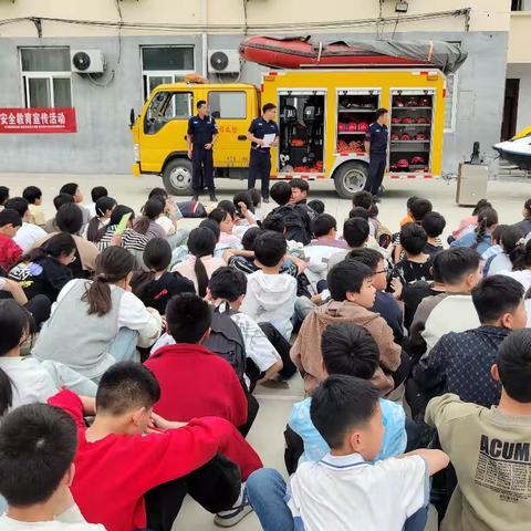 筑牢生命防线 守护青春年华——夏邑县四中分校携手县团委开展 ﻿防溺水安全教育进校园活动