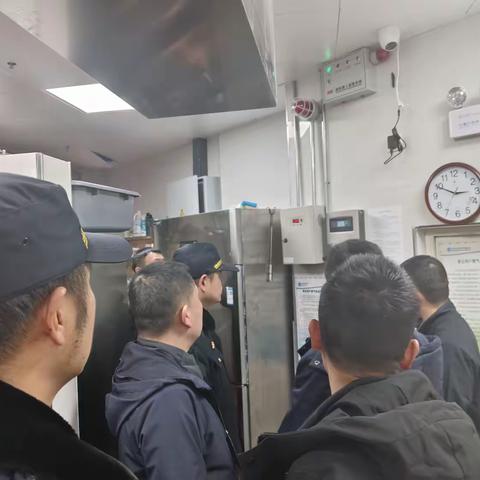 护航商圈新春“烟火气”，区城管局联合佛祖岭街开展光谷星悦广场燃气安全专项检查