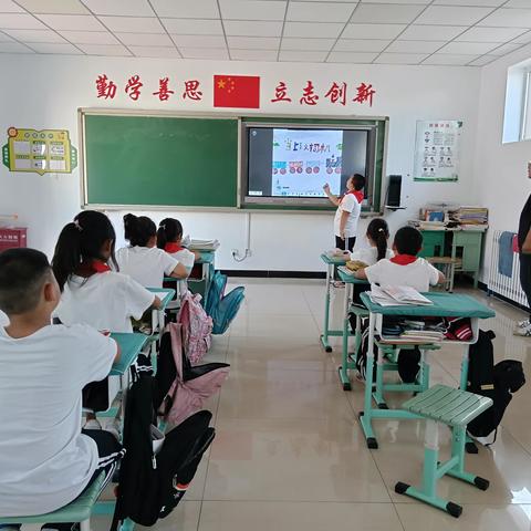 与书同行点亮童年--张家坊小学学生读书活动展示