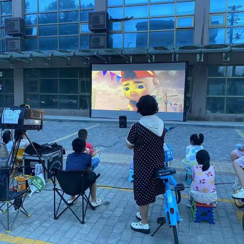 “观影相伴，微光如距”‖金光门社区开展露天电影放映活动