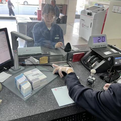 中国银行蚌埠分行中平街支行开展“现金服务直通车”轮值宣传活动