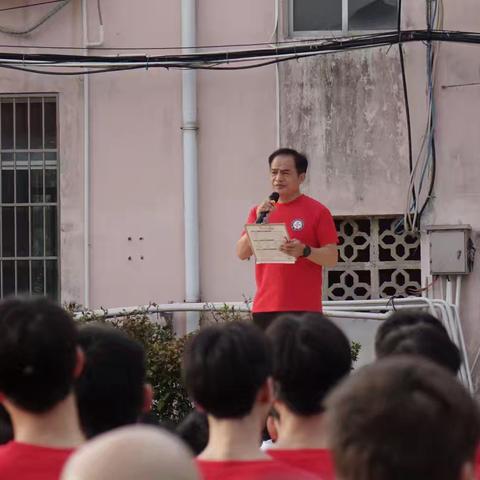 松涛卷浪三十日宏蛟衔福跃龙门 人杰擎天顶峰见赤莲映红题金榜——记武鸣中学2025届高三高考30天冲刺主题升旗活动